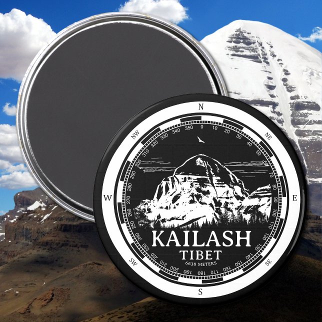 Imã Monte Kailash - Gang Rinpoche Tibete (Mount Kailash - Gang Rinpoche Magnet in Back with a white compass and mountain illustration)