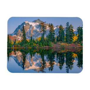 Ímã Monte Shuksan refletido no Lago Reflection
