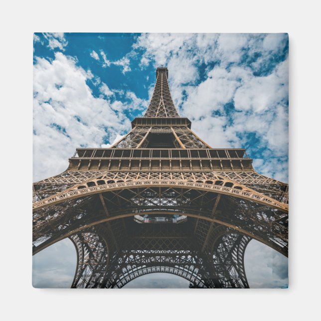 Imã Monuments | Looking Up at the Eiffel Tower (Frente)