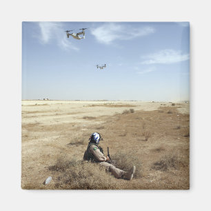 Imã Mosca dos Ospreys de MV-22B sobre o hospital