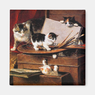 Imã Mother Cat and Kittens on Table