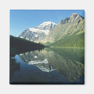 Imã Mt Edith Cavell no Lago Cavell, Jasper Nacional