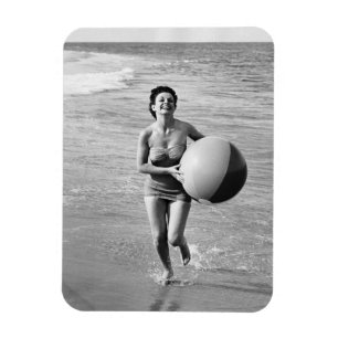 Ímã Mulher com uma bola de praia