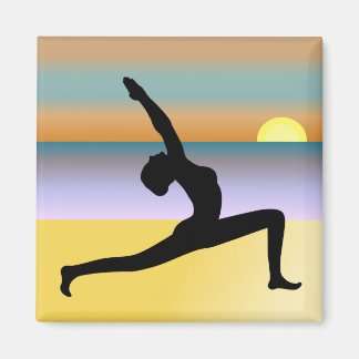 Imã Mulher do Yoga da praia colocando ímãs na praça de