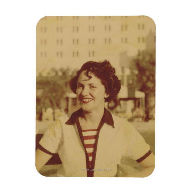 Ímã Mulher Sentada Lá Fora (Vertical)