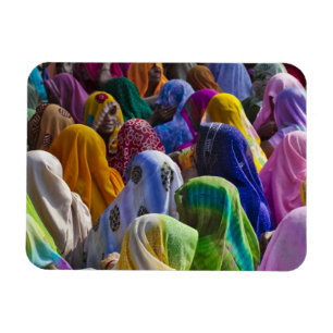Ímã Mulheres em saris colorido se reúnem