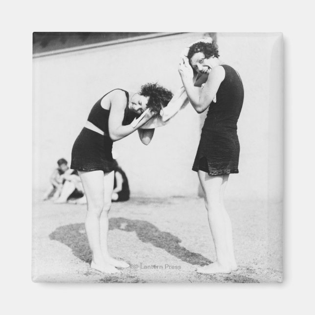 Imã Mulheres secando o cabelo na praia (Frente)