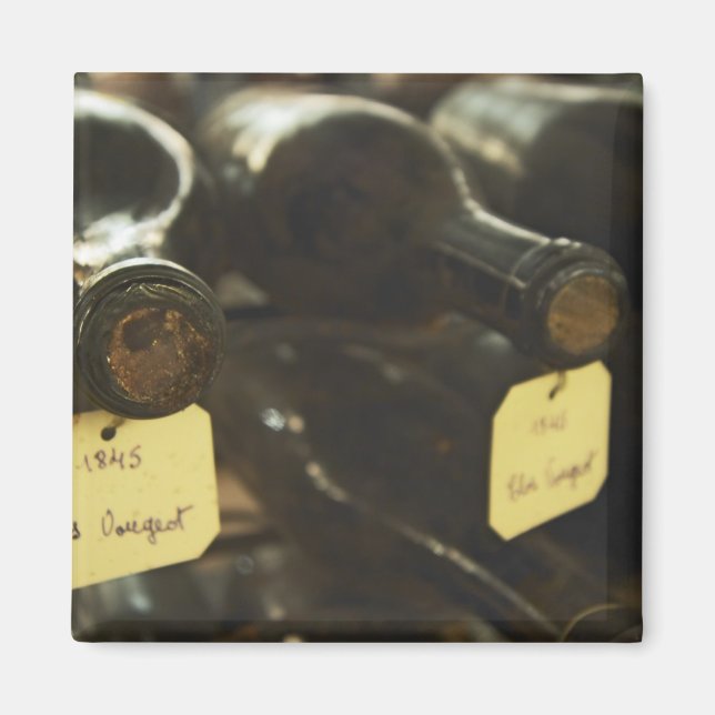 Imã Na adega subterrânea: engarrafamentos em (Frente)