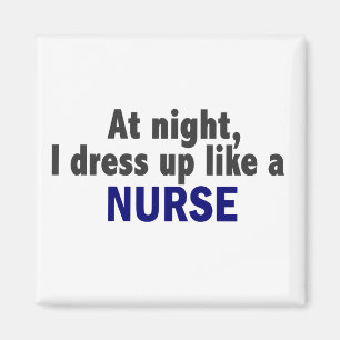 Imã Na noite eu visto-me acima como uma enfermeira