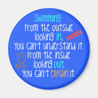 Imã Nadando olhando para fora