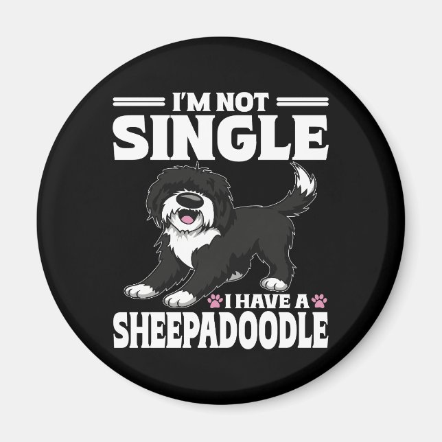 Imã Não Estou Solteiro Tenho Um Amante Sheepadoodle (Frente)