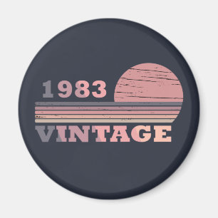 Imã Nascida em 1983 moderno aniversário vintage elegan