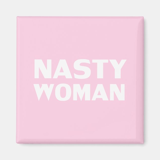 Imã "nasty woman" light pink white (Frente)