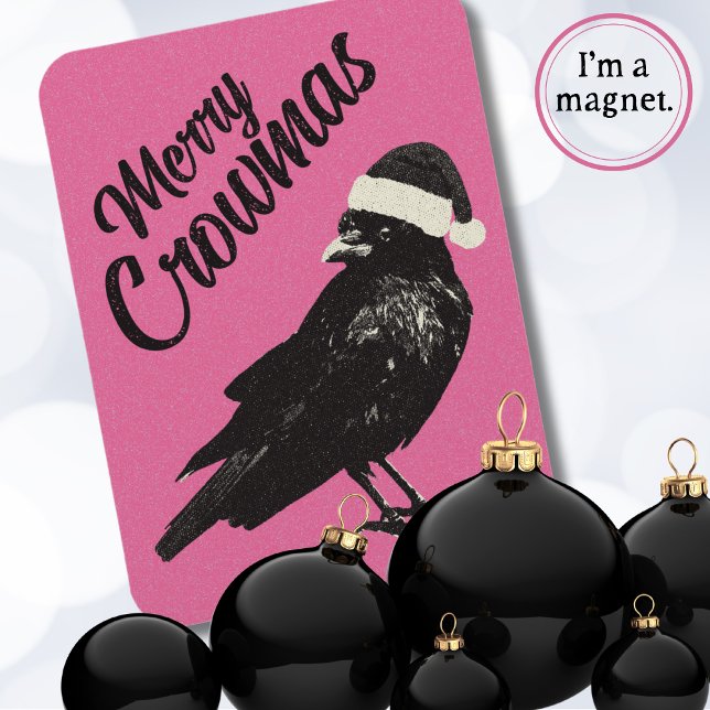 Ímã Natal Feliz Corvo de Natal Rosa  (Pink and black Christmas magnet features a cute crow with a Santa hat and the saying "Merry Crowmas")
