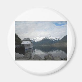 Imã Navio de cruzeiro encaixado em Skagway, Alaska
