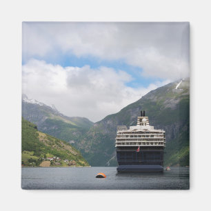 Imã Navio de cruzeiros no ímã de Geirangerfjord