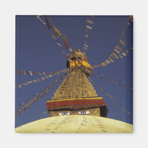 Imã Nepal, Kathmandu. Sob bandeiras de oração, cuida