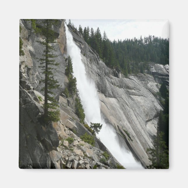 Imã Nevada Falls no Parque Nacional de Yosemite (Frente)