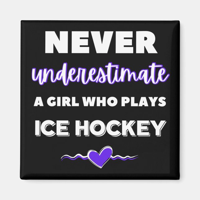 Imã Never underestimate a girl who plays ice hockey (Frente)