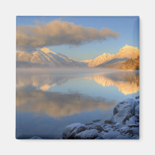 Imã Névoa sobe do Lago McDonald em uma tarde muito fri