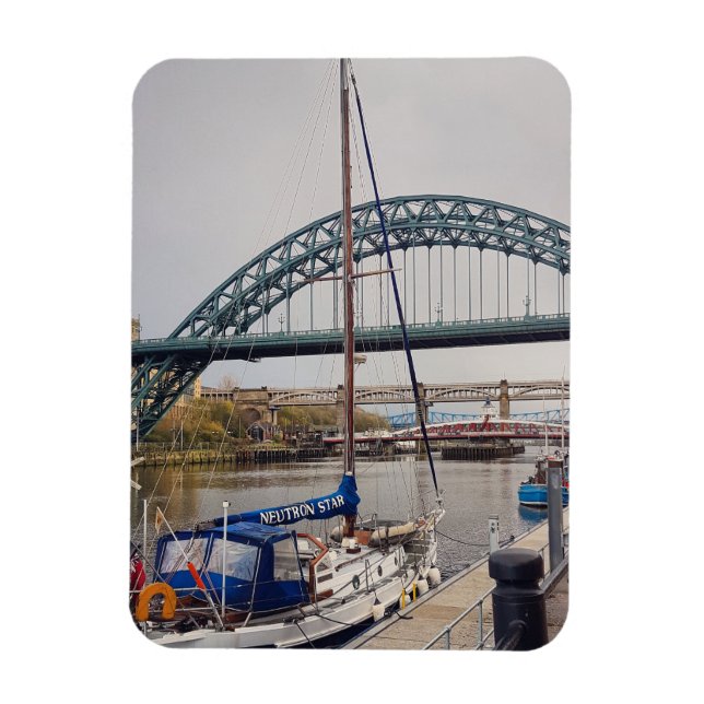 Ímã Newcastle Magnet (Vertical)