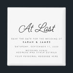 Imã No Último Script Minimalista Moderno Salvar A Data<br><div class="desc">Uma simples imã salve a data moderna. Personalize este design preto e branco minimalista para ter seus detalhes pessoais e sua mensagem.</div>