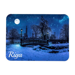 Ímã Noite mágica de inverno com céu estrelado em Riga