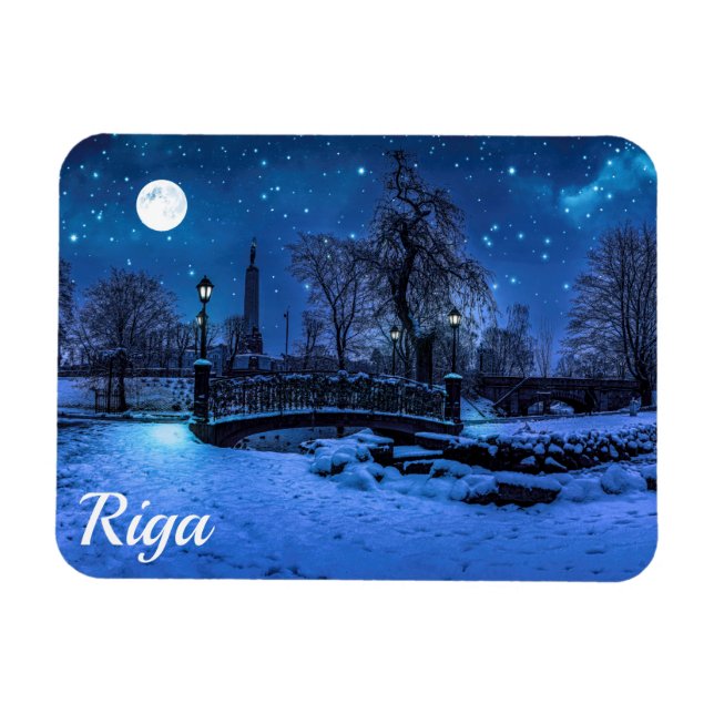 Ímã Noite mágica de inverno com céu estrelado em Riga (Horizontal)