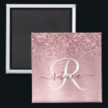 Imã Nome do Monograma da Lâmina Rosa Bruta de Metal Gl<br><div class="desc">Personalize facilmente este design de ímã chique moderno com brilho bonito rosado e brilhante em uma camada metálica rosada pincelada e esfregada.</div>