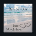 Imã Nomes de noiva e noivo escritos na areia<br><div class="desc">Não se esqueça de personalizar seu próprio texto. Ou,  você pode excluir completamente a área de texto! Personalize para um casamento,  aniversário ou feriado de amantes como Dia de os namorados. Amostragem de selos postais de escritos na areia. Clique em cada imagem para ver uma imagem maior.</div>
