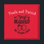 Imã Nomes personalizados do 40º aniversário de casamen<br><div class="desc">Comemore seu quadragésimo aniversário de casamento com este fundo vermelho rubi, imã personalizado. Personalize os nomes em texto preto para o seu ou para o casal que comemora este marco. Excelente para um favor do partido também!</div>