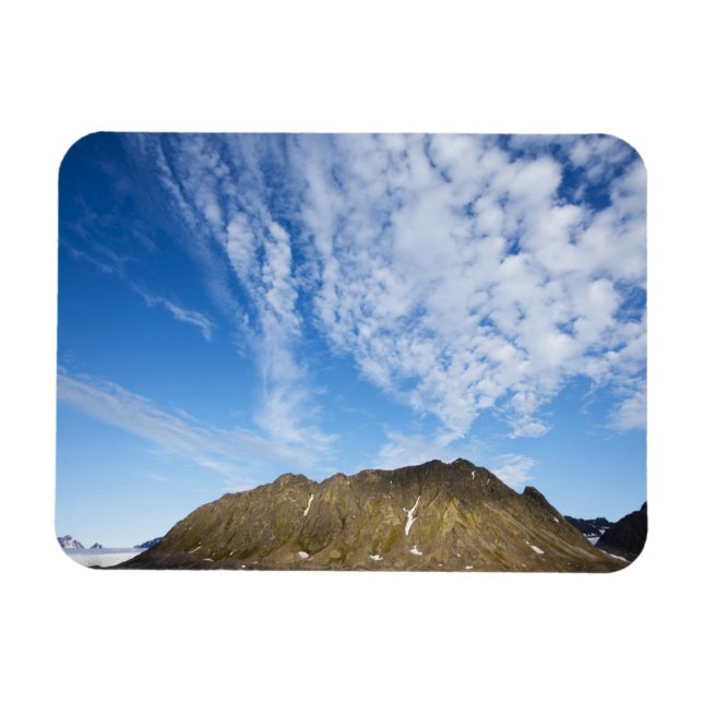 Ímã Noruega, Svalbard, Nuvens acima de penhascos íngre (Horizontal)