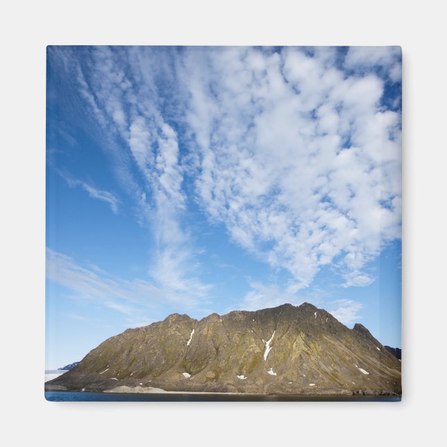 Imã Noruega, Svalbard, Nuvens acima de penhascos íngre (Frente)