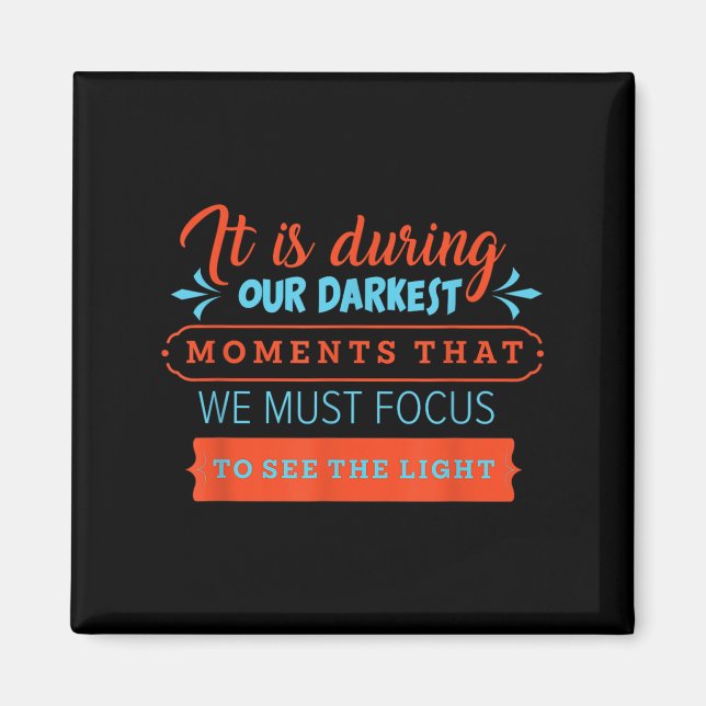 Imã Nos Nossos Momentos Mais Escuros Temos De Concentr (Frente)