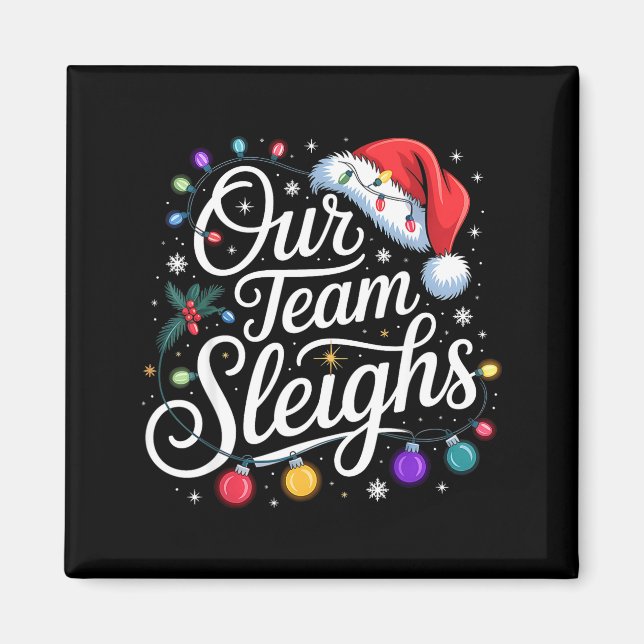 Imã Nossa Equipe Sleighs Luzes de Natal Chapéu Vermelh (Frente)