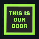 Imã Nosso Marcador de Porta de Stateroom Genérico de P<br><div class="desc">Marcador de porta em amarelo a preto por postar na porta da sua cabine no próximo cruzeiro. Um belo presente de viagem! Os navios de cruzeiro ficam cada vez maiores. Os corredores com filas mais longas e mais longas de portas de cabine que todos se parecem! Marque sua porta de...</div>