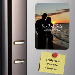 Ímã Nosso Primeiro Encontro, Casal Foto de Aniversário<br><div class="desc">Nosso Primeiro Encontro, Casal Foto De Aniversário De Casamento, Magneta Moderna. Imagine comemorar seu aniversário de casamento comemorando a data específica do seu primeiro encontro. É a maneira perfeita de celebrar a sua viagem romântica. Personalize-o com a sua própria fotografia e detalhes. Entre em contato comigo para obter mais personalizações...</div>