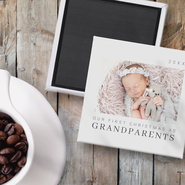 Imã Nosso Primeiro Natal como Avós Modernos Chic (Criador carregado)