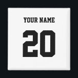 Imã Número e nome personalizados preto e branco<br><div class="desc">Este é um produto projetado com um número específico nele. O número pode representar várias coisas, como um número de camisa de atleta favorito, uma data ou ano especial, um número de sorte ou um número de aniversário. Esse produto é frequentemente popular entre fãs esportivos, entusiastas da malhação e qualquer...</div>