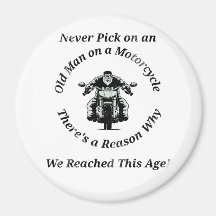 Nunca escolha um velhote numa motocicleta