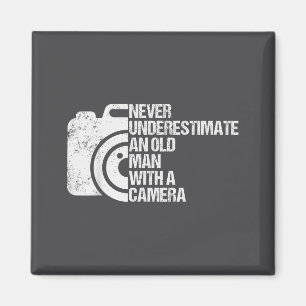 Imã Nunca Subestime Um Homem Velho Com Uma Foto De Câm