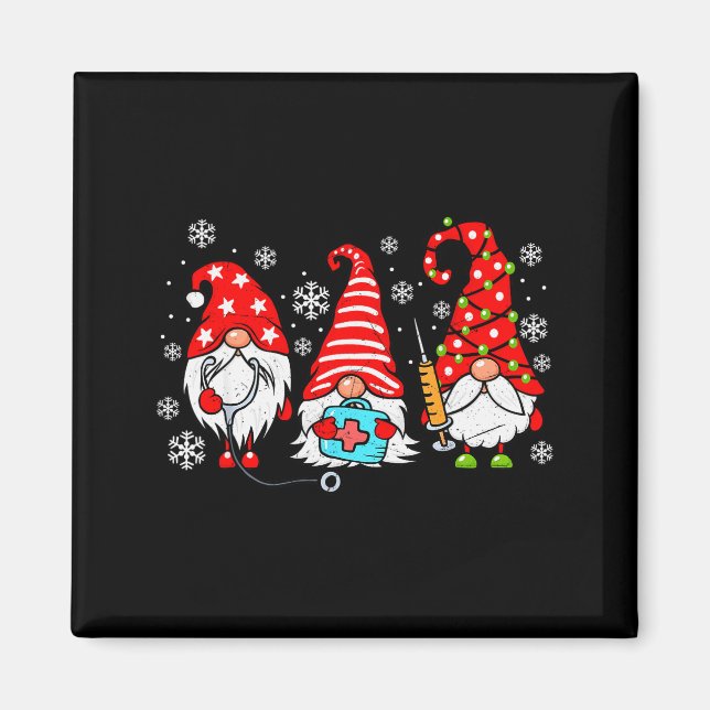Imã Nurse Christmas Gnomes Xmas Scrub Top Er Rn Nursin (Frente)
