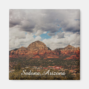 Imã Nuvens à medida que se enrolam em Sedona