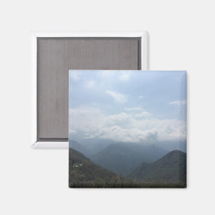 Imã Nuvens no Céu Azul das Colinas Fotografia