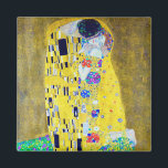 Imã O Beijo, Gustav Klimt<br><div class="desc">Gustav Klimt (14 de julho de 1862 - 6 de fevereiro de 1918) era um pintor simbólico austríaco e um dos membros mais destacados do movimento Viena Secessão. Klimt é notado por suas pinturas, murais, esboços, e outros objetos de arte. Além de suas obras figurativas, que incluem alegorias e retratos,...</div>