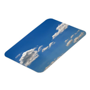 Ímã O céu é azul e as nuvens brancas estão passando