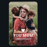 Ímã O CORAÇÃO BEM TE AMA Foto do Dia de as mães MÃE<br><div class="desc">Cute Heart Love You Mãe Dia de as mães Foto Magnets apresenta sua foto favorita com o texto "(love Heart) you Mãe" em um roteiro branco moderno com seus nomes abaixo. No verso, personalize com sua própria mensagem e adicione uma foto adicional. Edite o texto para se adequar a diferentes...</div>