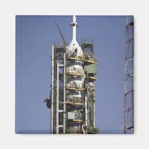Imã O foguete de Soyuz é erigido na posição