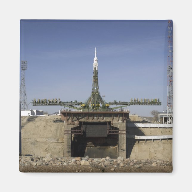 Imã O foguete Soyuz é erguido na posição 6 (Frente)