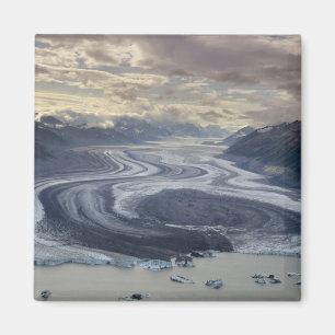 Imã O Glaciar de Lowell desagua no rio Alsek, em